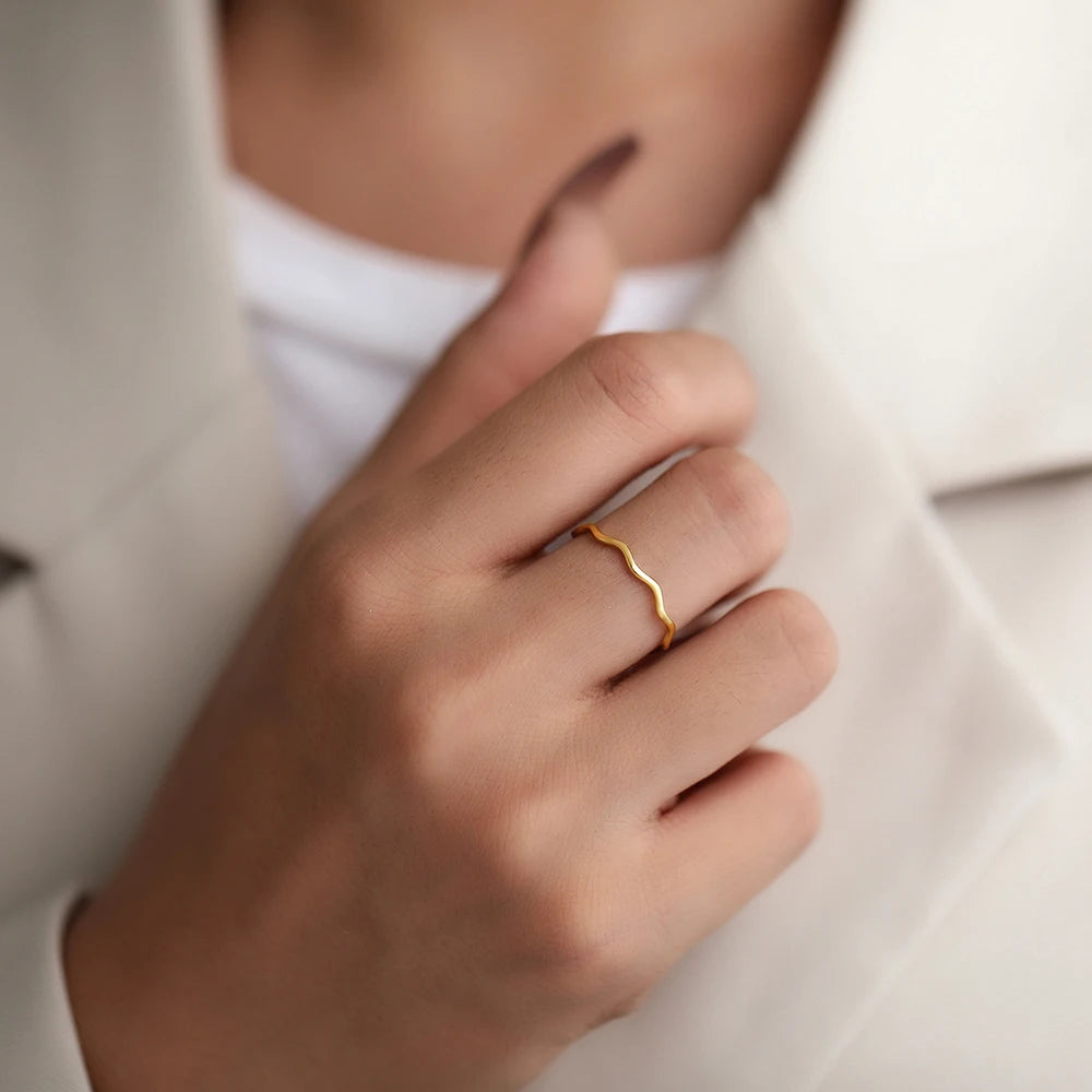 DOTIFI Sea Wave Ring – Minimalist Stainless Steel Couple Band with a Light-Luxury Look