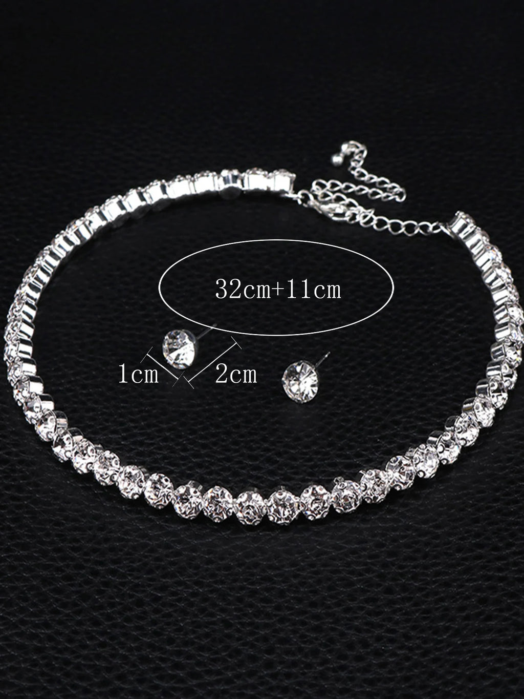 4-Piece Minimalist Jewelry Set – Stylish Necklace, Earrings & Bracelet for Parties and Banquets