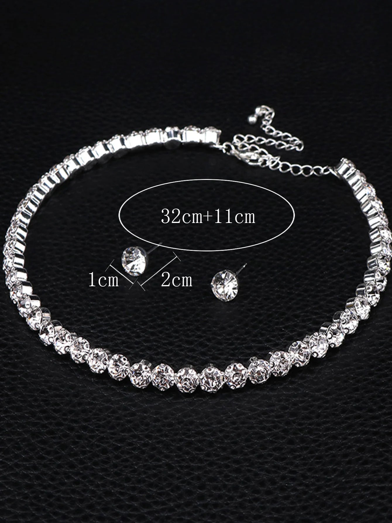 4-Piece Minimalist Jewelry Set – Stylish Necklace, Earrings & Bracelet for Parties and Banquets