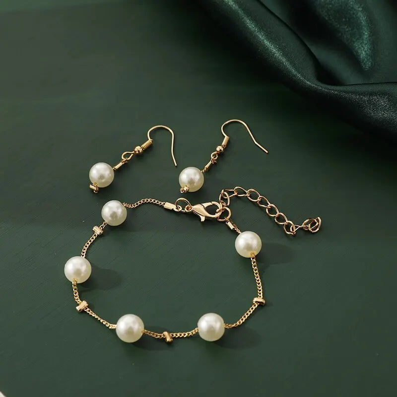 4-Piece Gold Jewelry Set – Elegant Imitation Pearl Necklace, Earrings & Bracelet with Tassel Details