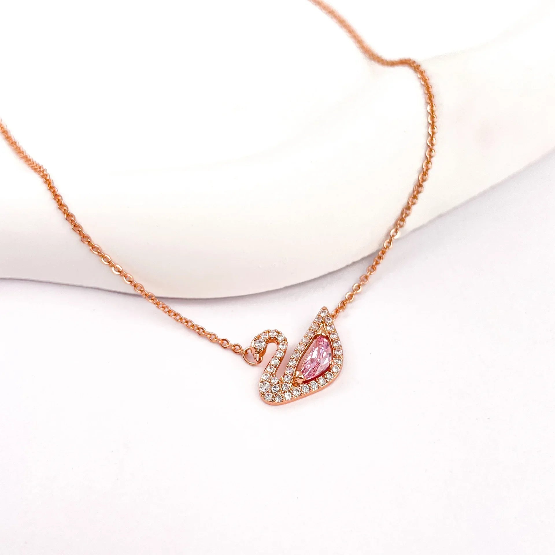 Copper Swan Necklace – Non-Fading Elegant Clavicle Chain for Women, Perfect Valentine’s Gift