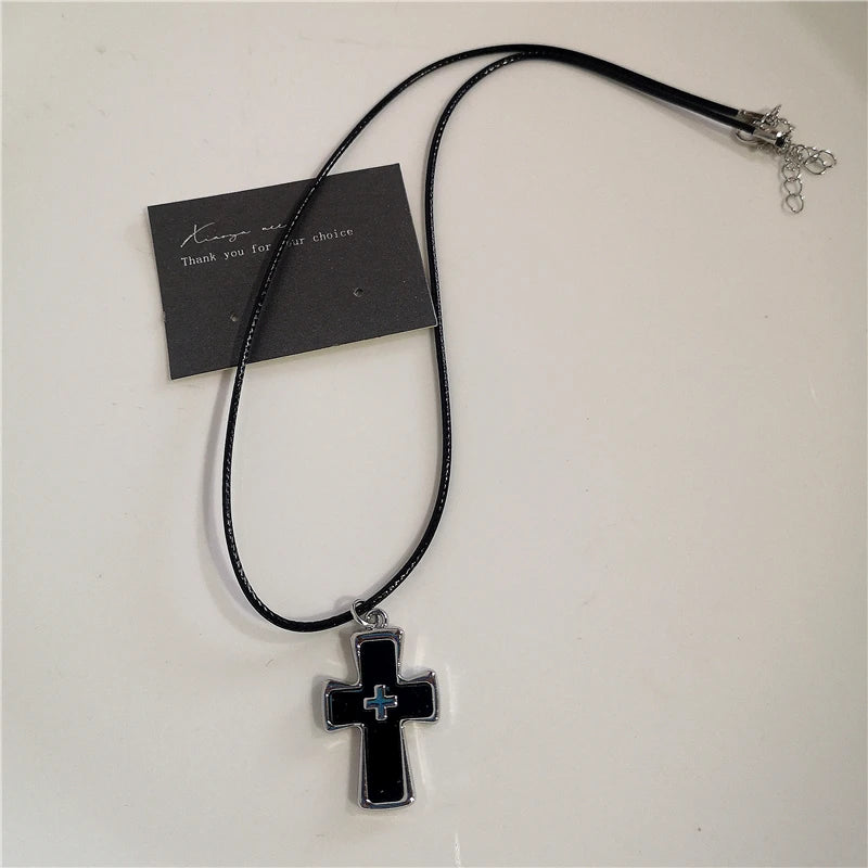 Black Heart Cross Pendant Necklace – Punk Rock Y2K Chain for Men & Women