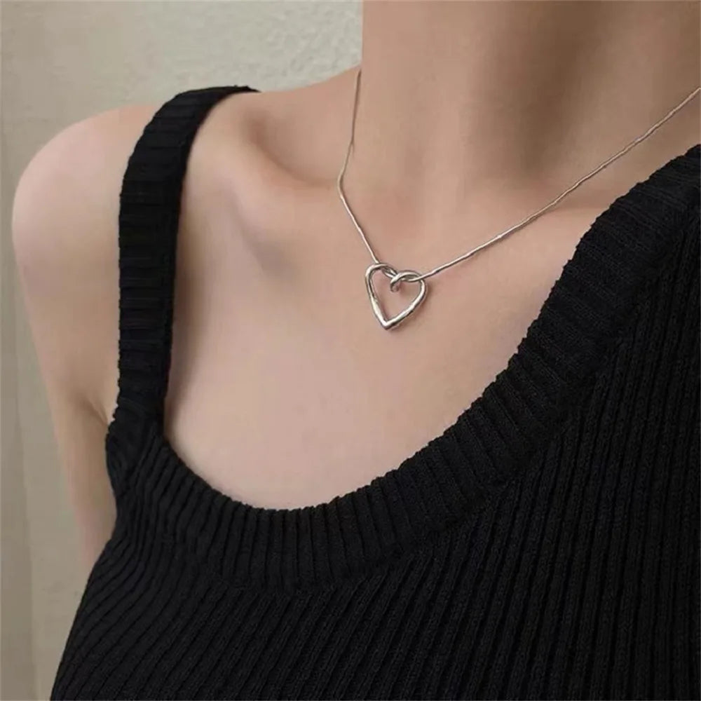 Hollow Double Heart Necklace – Creative Silver Connected Heart Pendant for Women