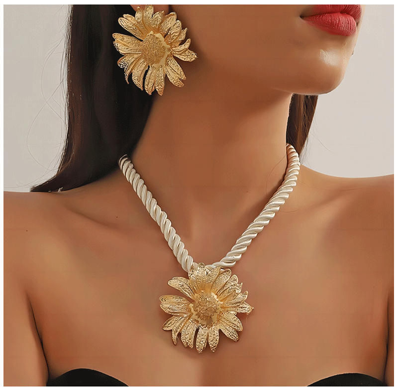 3-Piece Starfish Jewelry Set – Ocean Style Necklace & Statement Earrings for Parties