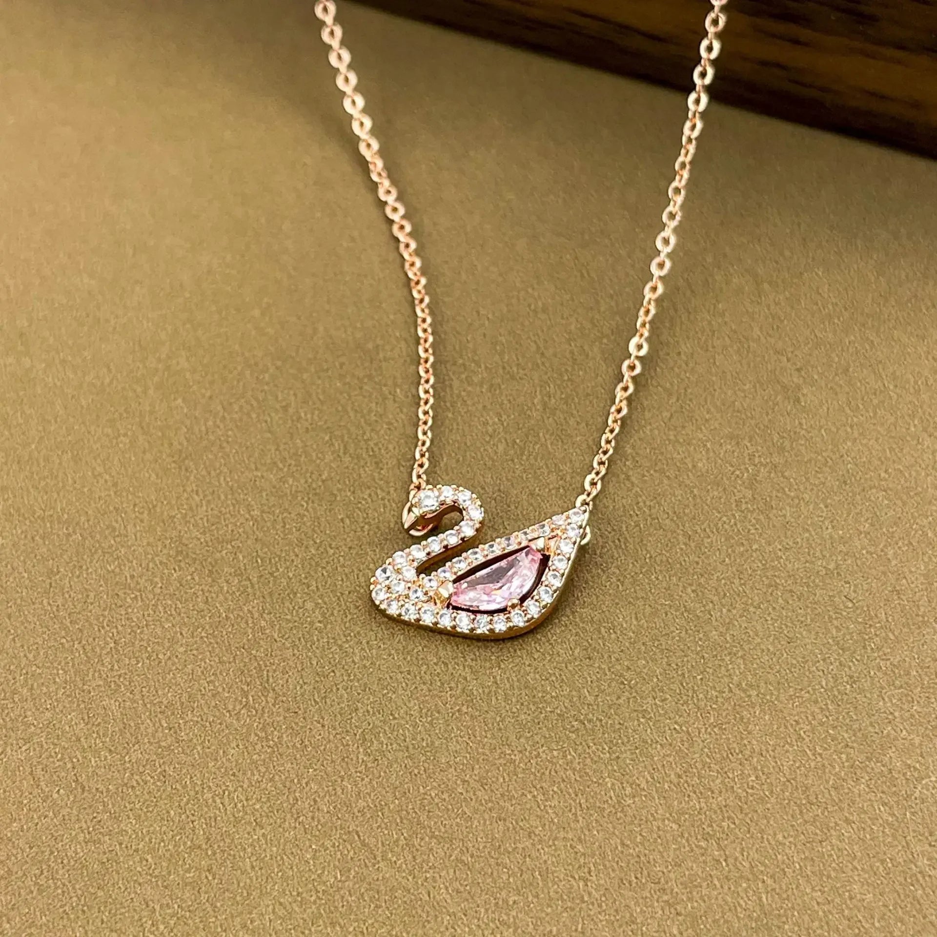 Copper Swan Necklace – Non-Fading Elegant Clavicle Chain for Women, Perfect Valentine’s Gift