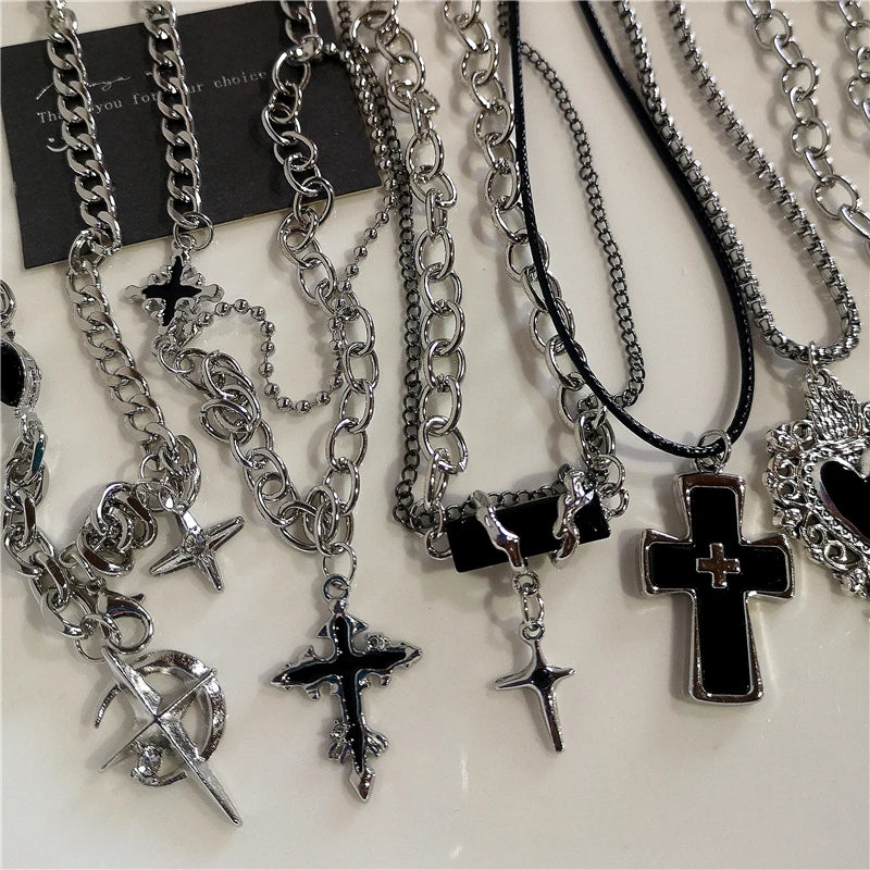 Black Heart Cross Pendant Necklace – Punk Rock Y2K Chain for Men & Women