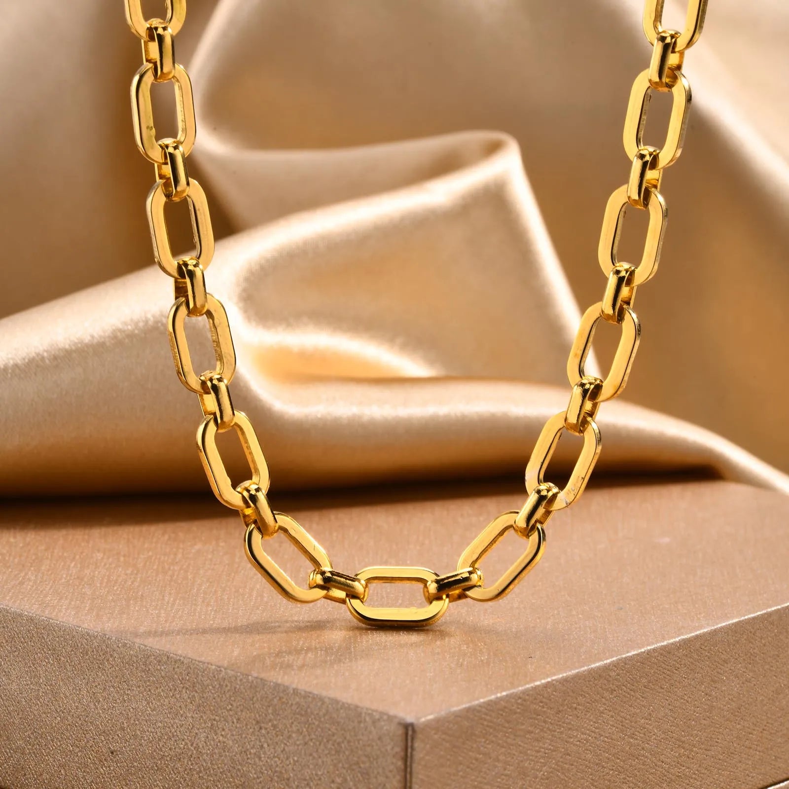 Chunky Gold Link Necklace – Thick Oval Stainless Steel Choker for a Minimalist Look