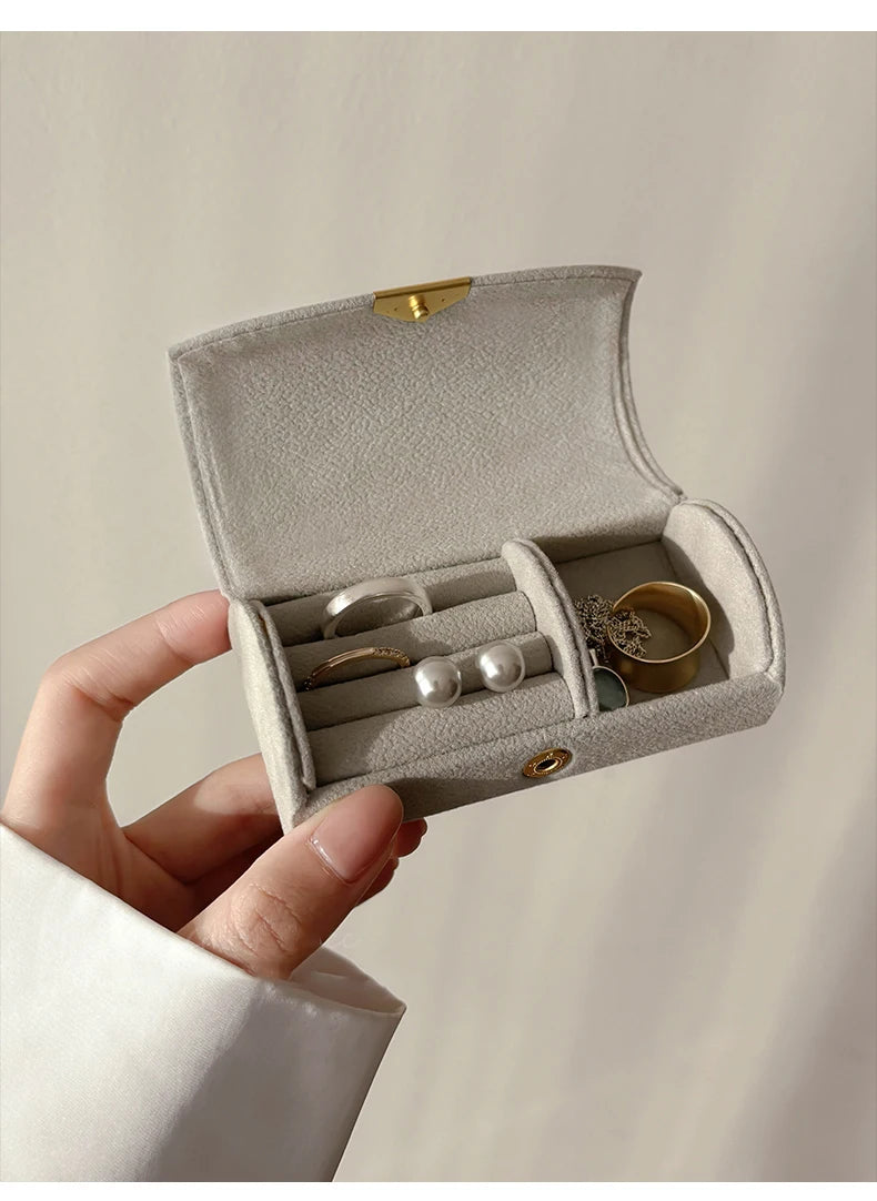Mini Velvet Jewelry Box – Light Luxury, Anti-Oxidation Storage for Travel & Business Trips