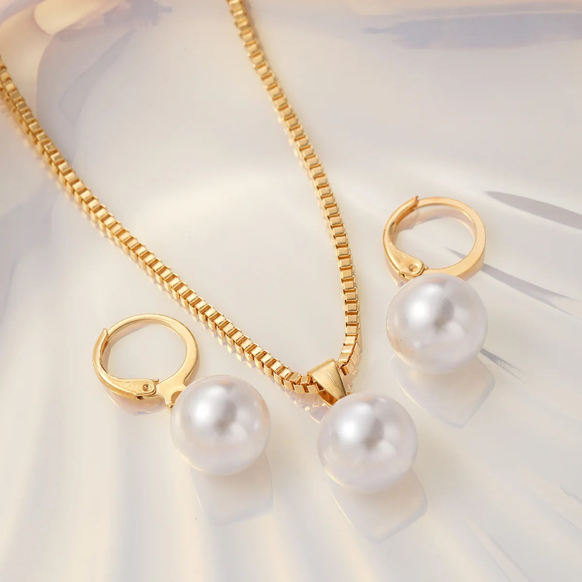 Fashion Pearl Jewelry Set – Simple Dainty Necklace & Dangle Earrings for Daily Wear or Parties