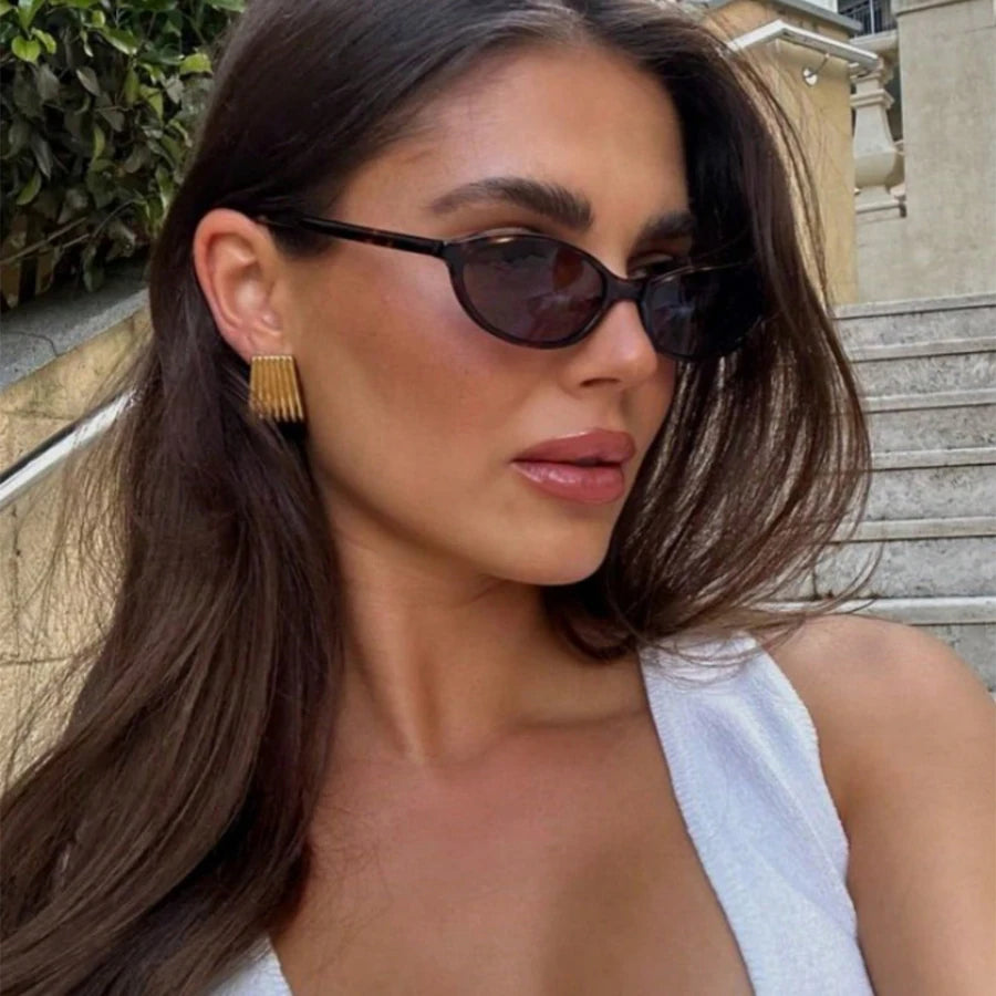 Retro Oval Sunglasses – Trendy Small Frame Cat Eye Design with Sun Protection