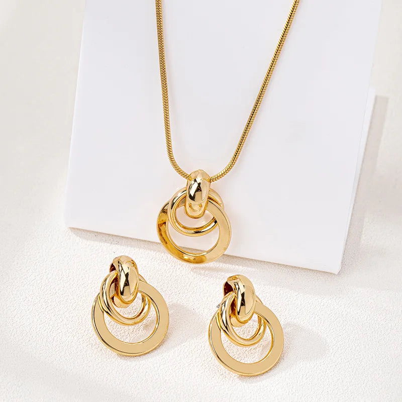 Vintage Gold Geometry Jewelry Set – Simple Circle Necklace & Earrings for Daily Wear and Parties