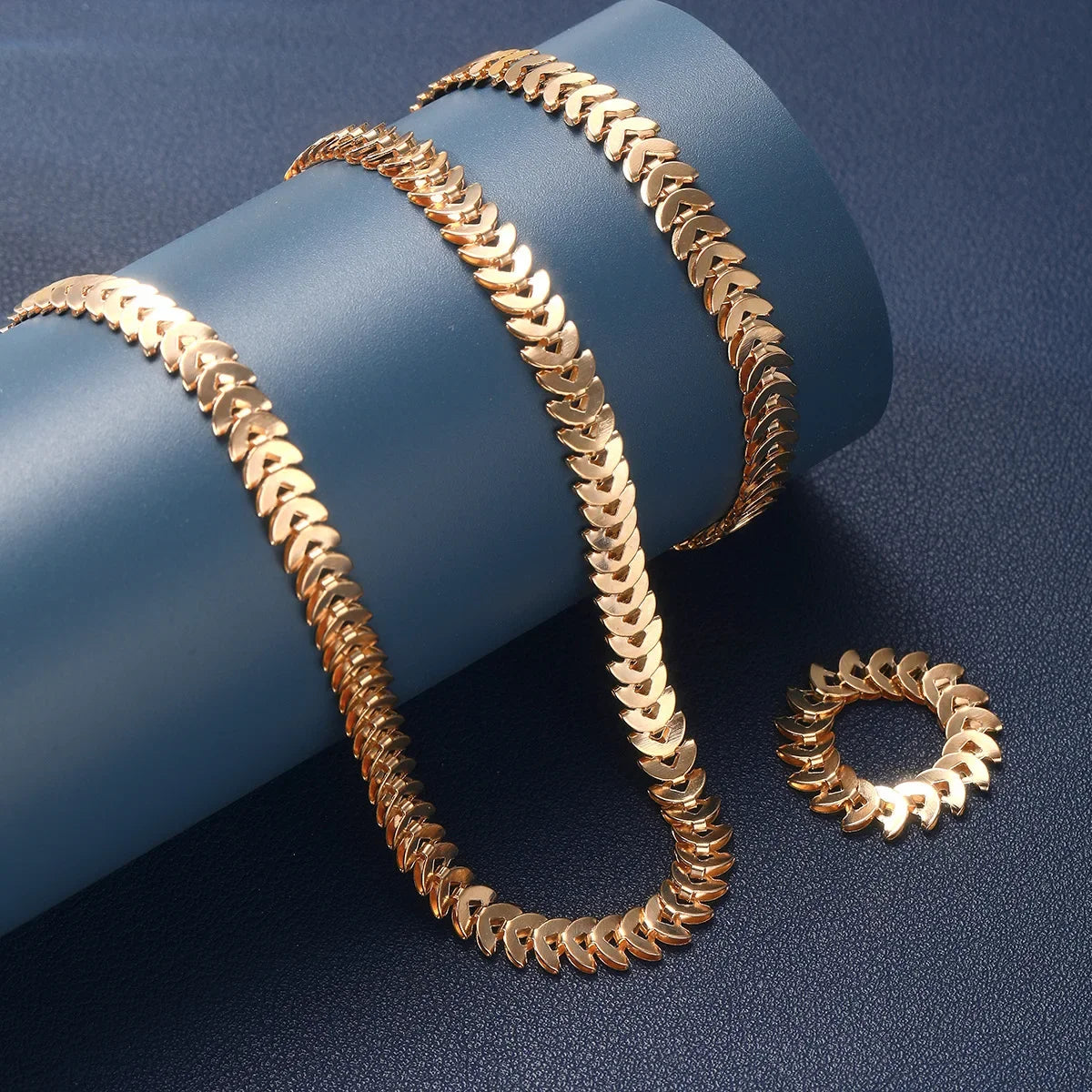 Vintage Gold Geometry Jewelry Set – Simple Circle Necklace & Earrings for Daily Wear and Parties